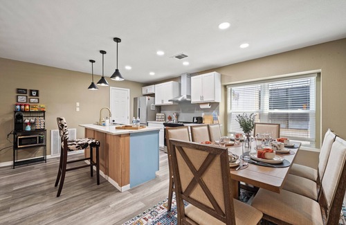 Heritage Casa | Charming Cowboy-themed Home - Arcade Games - 3mi to Seaworld - 6mi to AFB -
