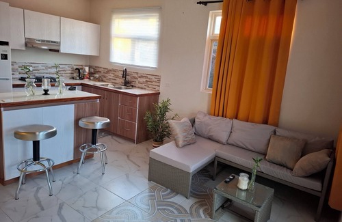 West Coast Apartamento | Charming cozy 1-bedroom apartment in fabulous Cottage St. George with WiFi, AC