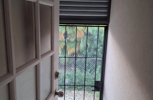 West Coast Apartamento | Charming cozy 1-bedroom apartment in fabulous Cottage St. George with WiFi, AC