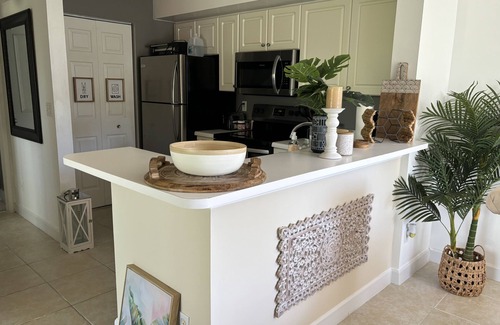 Naples Condominio | Charming & cozy 1 bedroom, 1 bathroom condo with preserve