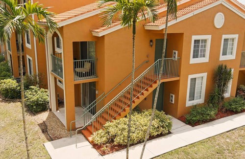 Naples Condominio | Charming & cozy 1 bedroom, 1 bathroom condo with preserve