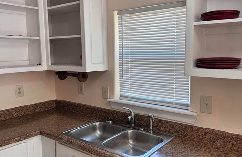 Tahlequah Casa | Charming Cozy 2-bedroom Riverside Home in fabulous Tahlequah with AC, WiFi