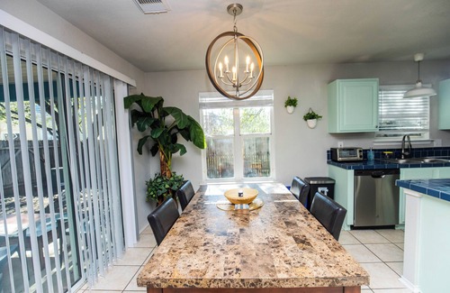 Wetmore Casa | Charming Cozy 3-bedroom house UTSA/6 Flags/Riverwalk/SeaWorld in San Antonio