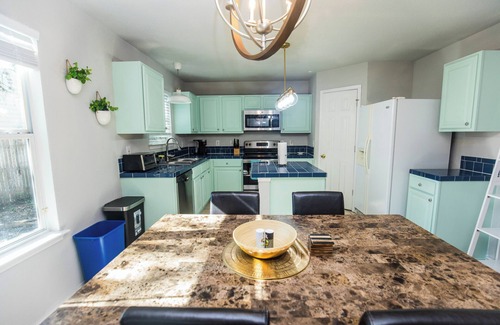 Wetmore Casa | Charming Cozy 3-bedroom house UTSA/6 Flags/Riverwalk/SeaWorld in San Antonio