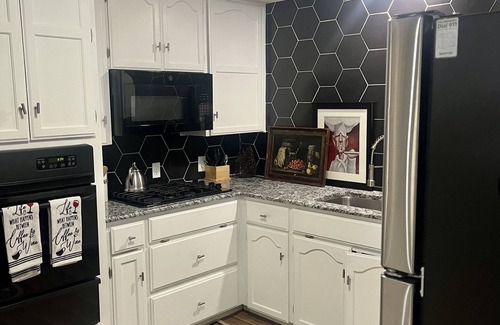 Seguin Casa | Charming, cozy 3-bedroom country home in beautiful Seguin, TX