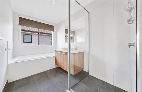 Berwick Casa | Charming Cozy Stylish Unique Retreat, Steps from Alira Village Mall, Park