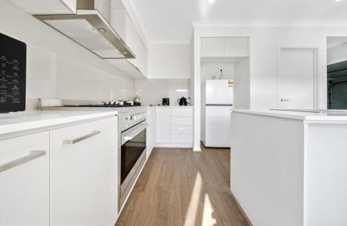 Berwick Casa | Charming Cozy Stylish Unique Retreat, Steps from Alira Village Mall, Park