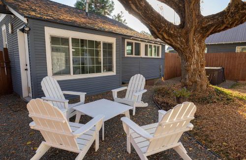 Coeur d'Alene Casa | Charming Cozy Cottage with Hot Tub