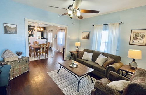 Trinidad Casa | Charming & Cozy Craftsman: AC/Heat + Pets Free!