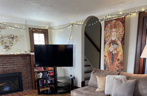 Rocky River Casa | Charming Cozy Home in Heart of Rocky River in Direct Solar Eclipse Path