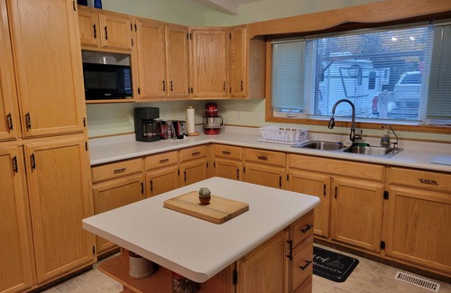 Rainy River District Casa | Charming, cozy, lakefront home in the Canadian woodlands. Natural beauty!