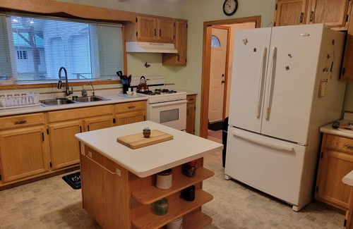 Rainy River District Casa | Charming, cozy, lakefront home in the Canadian woodlands. Natural beauty!