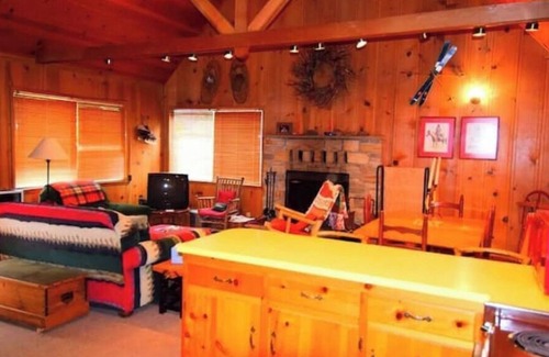 Mi-Wuk Village Cabina | Charming & Cozy Mi Wuk Cabin