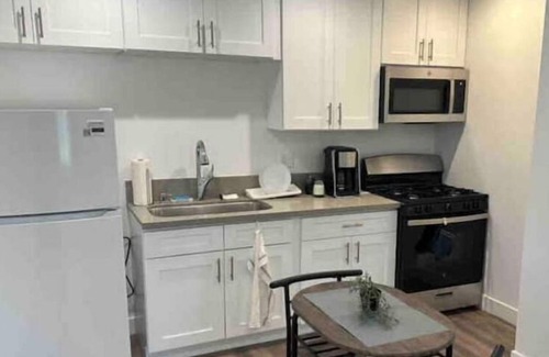 Woodland Hills Casa | Charming Cozy Newly Built Unit