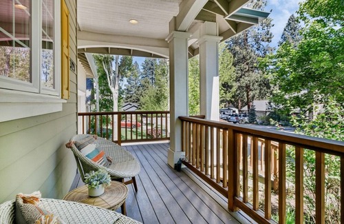 Southern Crossing Casa | Charming Craftsman short walk Old Mill river path