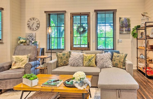 Glenville Cabina | Charming Craftsman w/ Porch + Community Perks!