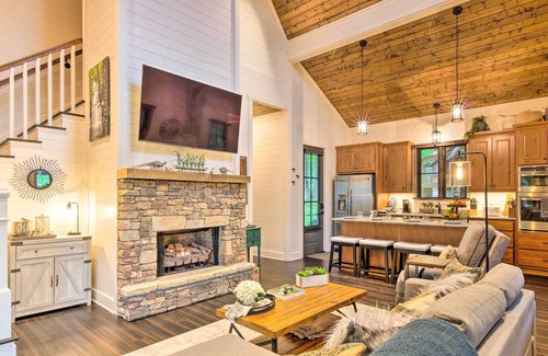 Glenville Cabina | Charming Craftsman w/ Porch + Community Perks!