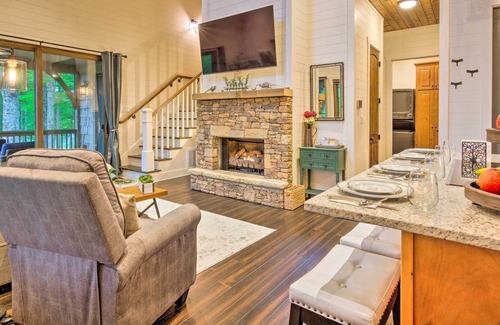 Glenville Cabina | Charming Craftsman w/ Porch + Community Perks!
