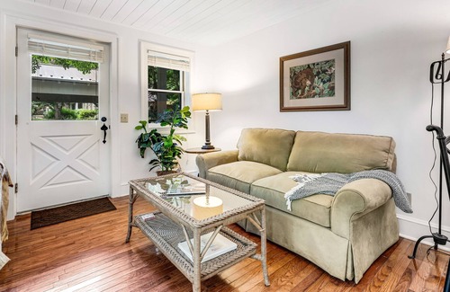 Banner Elk Cabaña | Charming creekside home with firepit & idyllic location - dog-friendly