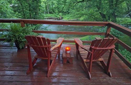 New Bedford Casa | Charming Creekside Log Cabin with Wood Burning Stove Overlooking the Neshannock Creek, Western PA