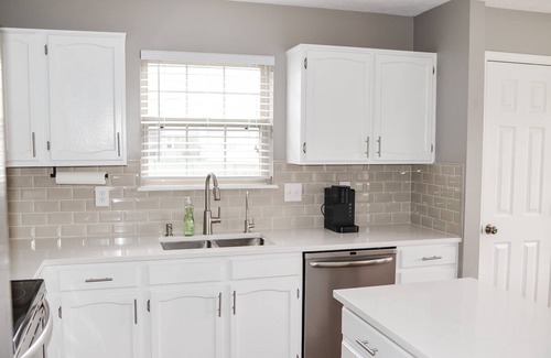 Fishers Casa | Charming Cul-de-Sac Home- SLEEPS 10-Game Room & B-ball court
