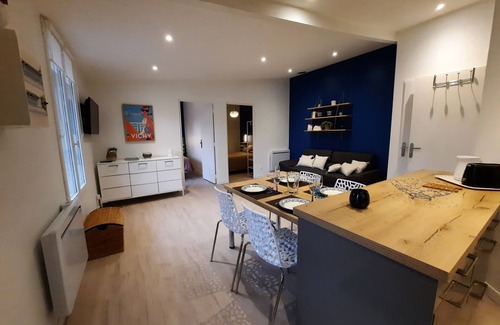 Bellerive-sur-Allier Casa | Charming detached house with swimming pool, set in lush greenery on the banks of the Allier.