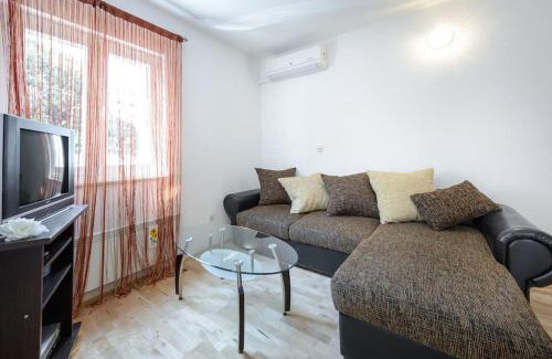 Cavtat Apartamento | Charming Dalmatian 2-Bedroom cottage in the heart of Old Town Cavtat