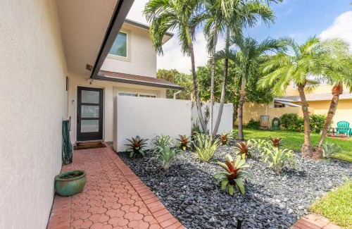 Tropic Isle Casa | Charming Delray Beach Townhouse: 3BR/3BA & More!