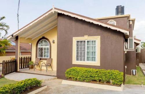 St.Bran's Burg Casa | Charming Deluxe 2 bedroom home