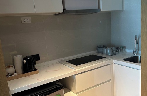 Rawai Apartamento | Charming deluxe room in 5-star hotel in Nai Harn with gym and kids water park