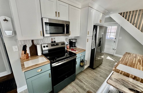 Buechel Casa | Charming Derby City Rental - 3-bedroom house Sleeps up to 7, WiFi in Louisville.