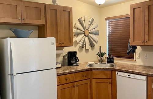 Catalina Otro | Charming Desert Ranch House with Local Western Flair