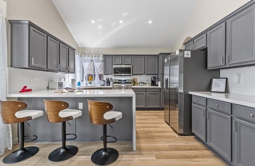 Dave Brown Autumn Hills Casa | Charming Desert Stay - Fire Pit - Pool - Fast WiFi