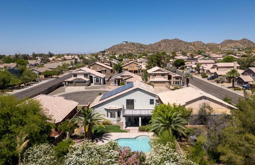Dave Brown Autumn Hills Casa | Charming Desert Stay - Fire Pit - Pool - Fast WiFi