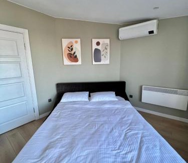 Gumussuyu Mahallesi Apartamento | Charming, Designer Apartment with Private Rooftop Terrace, Bathtub, and Sea View in Taksim
