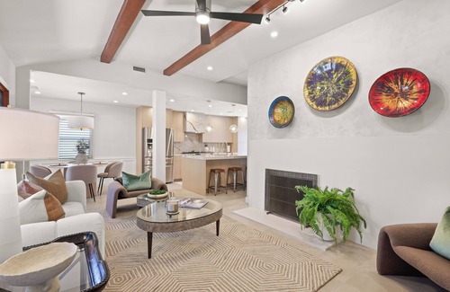 Toluca Woods Casa | Charming Designer Home near Universal Studios- Ideal for extended stays