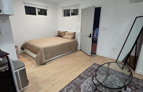 Pico-Union Apartamento | Charming detached guesthouse with WiFi and AC in delightful Los Angeles