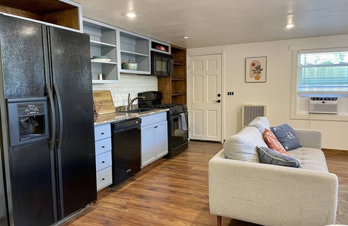 La Mesa Cabaña | Charming Detached Studio with Private Yard and Laundry