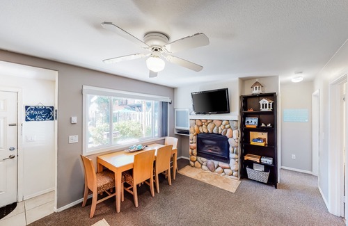 Downtown Cannon Beach Casa | cabaña encantador, agradable para perros con serenas vistas al mar y fácil acceso a la playa