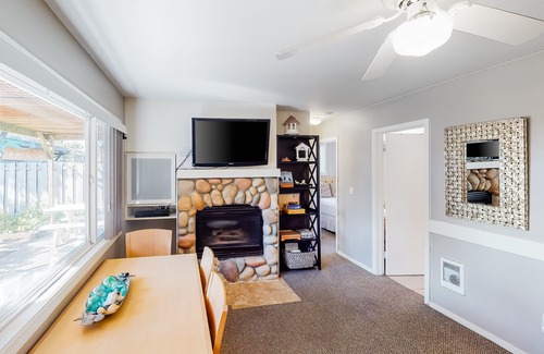Downtown Cannon Beach Casa | cabaña encantador, agradable para perros con serenas vistas al mar y fácil acceso a la playa