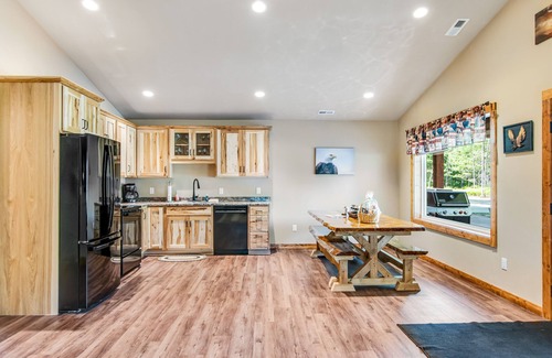 Conover Casa | Charming dog-friendly cabin with hot tub, fireplace, patio, grill, & central AC