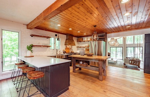 Blakeslee Casa | New! Middleton Cottage: Dogs Ok, Lake Access, Hot Tub!