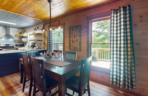Ellijay Casa | Charming dog-friendly house with hot tub and gas fireplace
