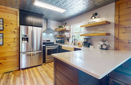 Ellijay Casa | Charming dog-friendly house with hot tub and gas fireplace