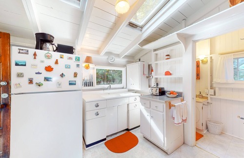 West Alton Cabaña | Charming dog-friendly lakefront cottage with private dock & community beach