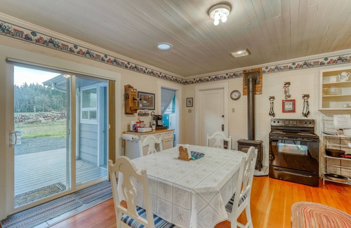 Langley Casa | ¡NUEVO LISTADO! Encantadora casa familiar y amigable para perros con cocina completa y WiFi.