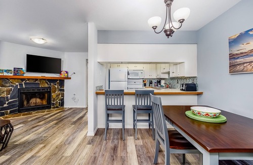 Sand Lake Casa | Charming dog-friendly home with a yard, grill, washer/dryer & cable