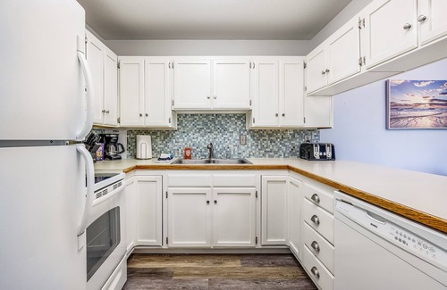 Sand Lake Casa | Charming dog-friendly home with a yard, grill, washer/dryer & cable