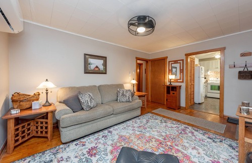 Thayerville Casa | Charming Dog Friendly Cottage w/ Dock & Fire Pit