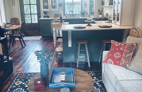 Murray Hill Casa | Charming Downtown Annapolis. Stroll to all the Historic District has to offer.